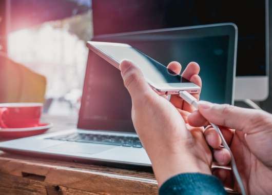 How to properly clean your mobile charging port