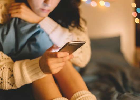 young-woman-on-phone-concerned-catphishing