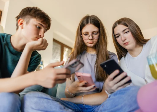 almost-half-of-us-teenagers-think-social-media-negatively-impacts-their-peers